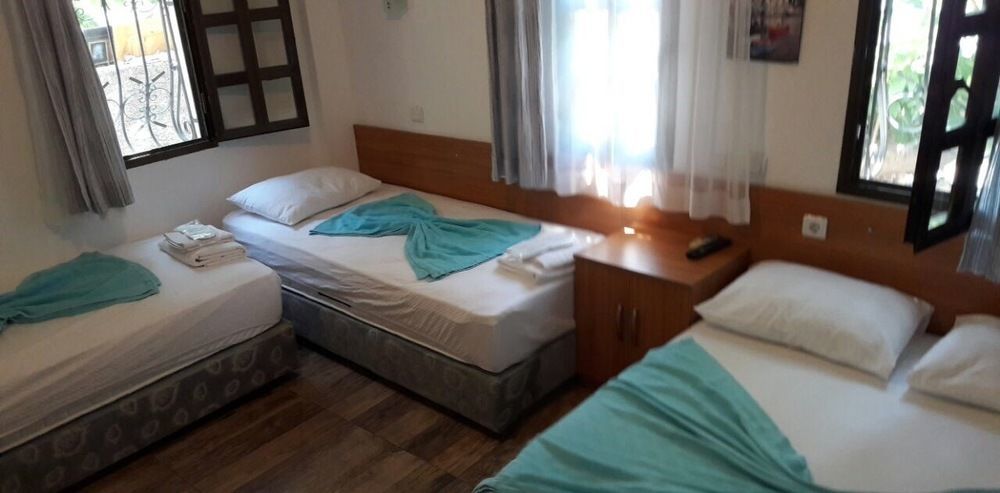 Oda ve Kahvaltı Tay 4*